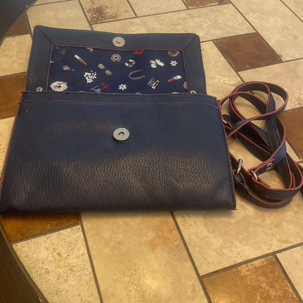 Libby Edelman cross body purse navy blue with red accent stripes Excellent